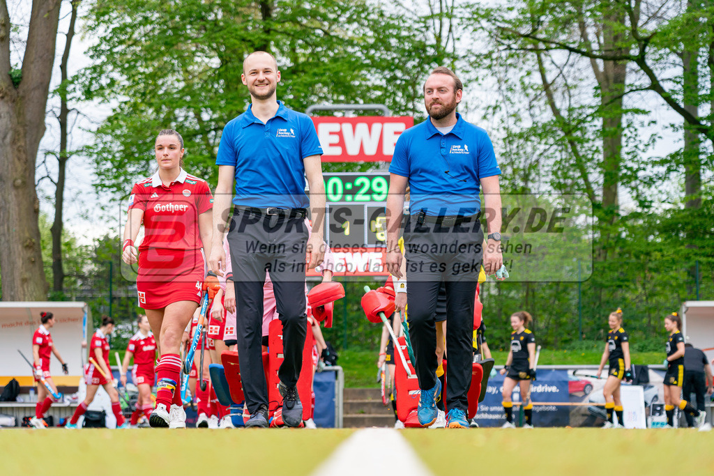 HK_20240407_903443 | 1. Bundesliga Hockey Damen Rot-Weiss Köln - Harvestehuder THC am 7.4.2024 Rot-Weiss Köln, Köln , Lennart Schöttes ( SR ) , Philipp Hesselmann ( SR )