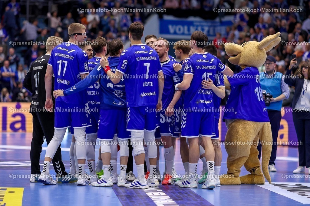 Gum25042501105 | 25.04.2025, Handball, HBL, VfL Gummersbach - 1. VfL Potsdam, Schwalbe-Arena: Abschlussjubel nach dem 31:27 Sieg für Gummersbach. 