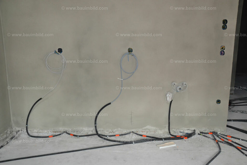 bib-lg17-elektroinstallation-0207 | Nach LV-Leistungsgruppen sortierte Detailfotos über den Bau eines Hauses. Alle Hausbau-Bilder direkt vom Urheber und Autor der Website Haus-Selber-Bauen.com