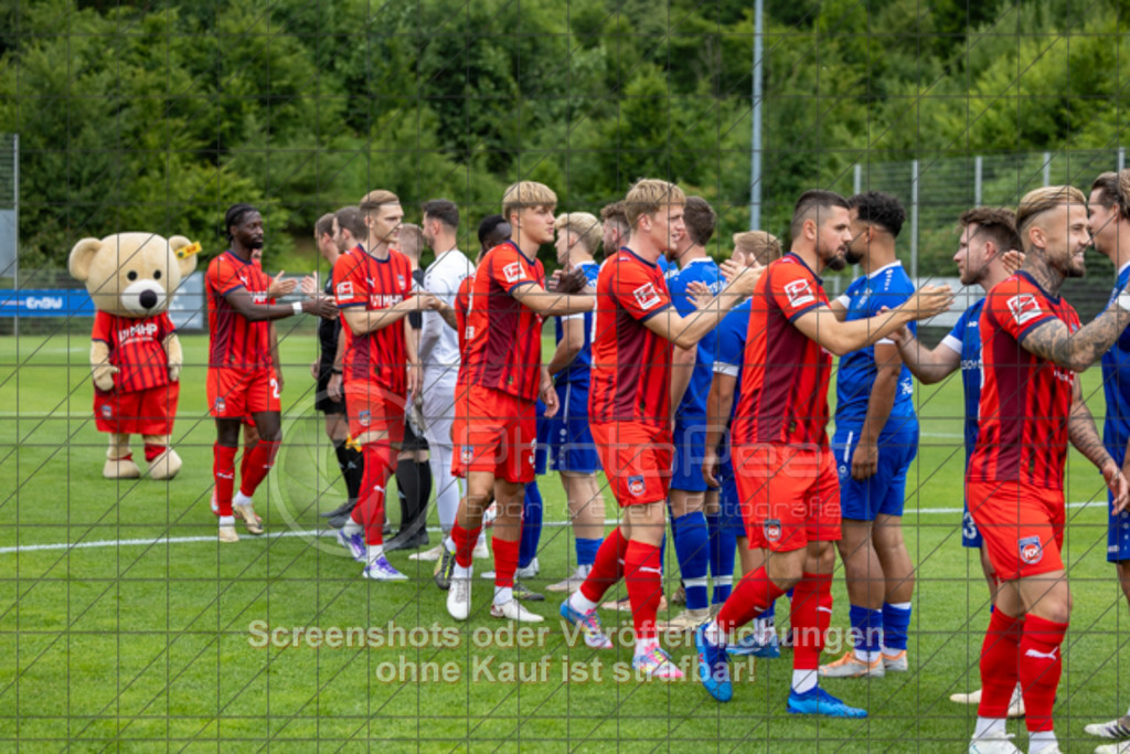 20250706_153256_0724 | #,TSG Salach (blau) vs. 1.FC Heidenheim (rot), Fußball, Freundschaftsspiel - WfV, Saison 2025/2026, Rasensportplatz, Staufenecker Str. 41, 73084 Salach, 06.07.2025 - 15:30 Uhr,Foto: PhotoPeet-Sportfotografie/Peter Harich
