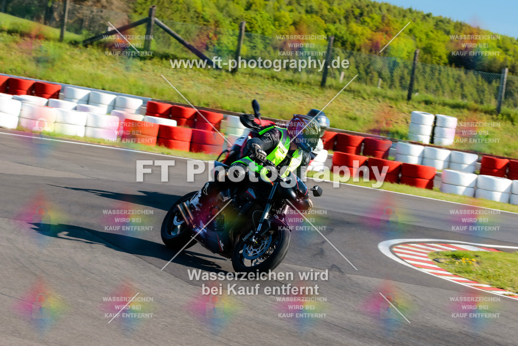 Moto-TeamOBK-21063 | Hier findet Ihr Bilder von Touristenfahrten auf der Nürburgring Nordschleife oder von anderen Veranstaltungen die ich besucht habe. Viel Spass beim Durch Schauen 