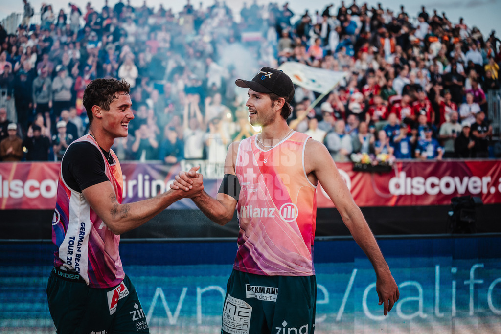 Beachvolleyball | Männer | Deutsche Meisterschaften 2025 Timmendorfer Strand | 05.09.2025 | v.l. Hennes Nissen und Niklas Held jubeln nach dem Sieg