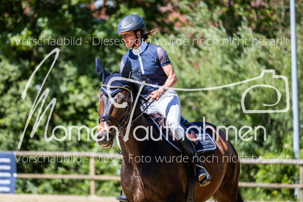 Donop24-M-Spr-042 | MomenTaufnahmen Pferdesportfotos