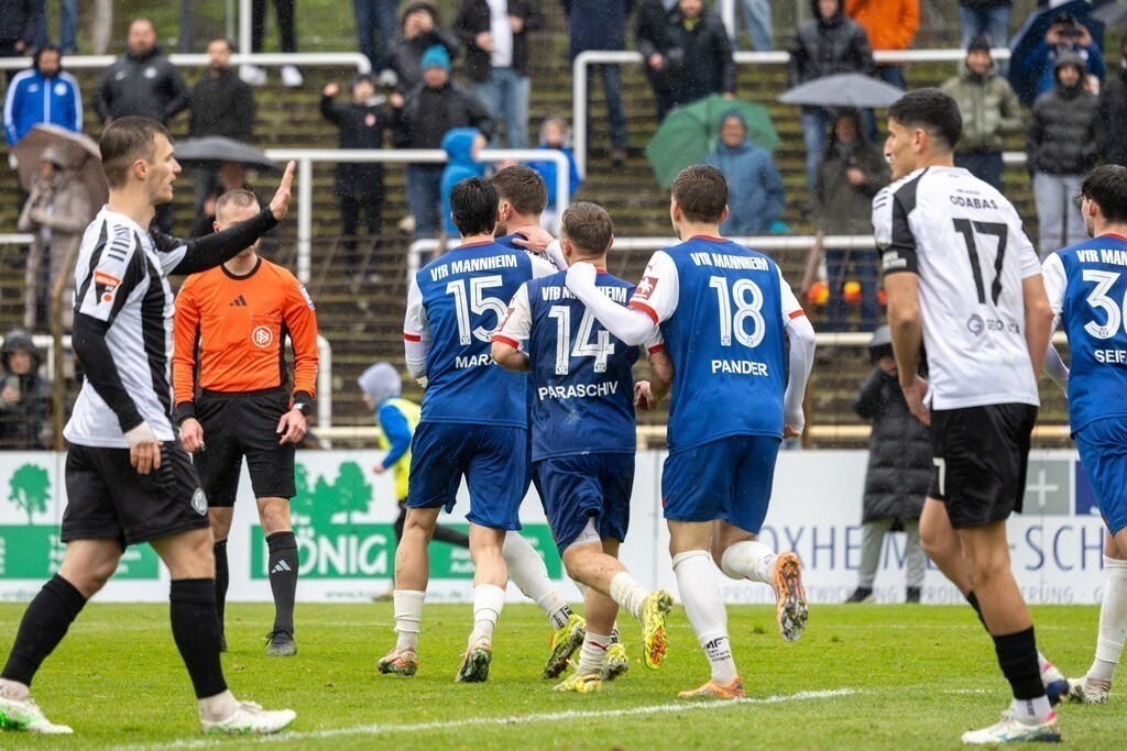 Fußball, Oberliga Baden-Württemberg 2025/26, 25. Spieltag: VfR Mannheim gegen VfR Aalen | Fußball, Oberliga Baden-Württemberg 2025/26, 25. Spieltag: VfR Mannheim gegen VfR Aalen***Jubel bei Mannheim über das 1:0 - Realisiert mit Pictrs.com