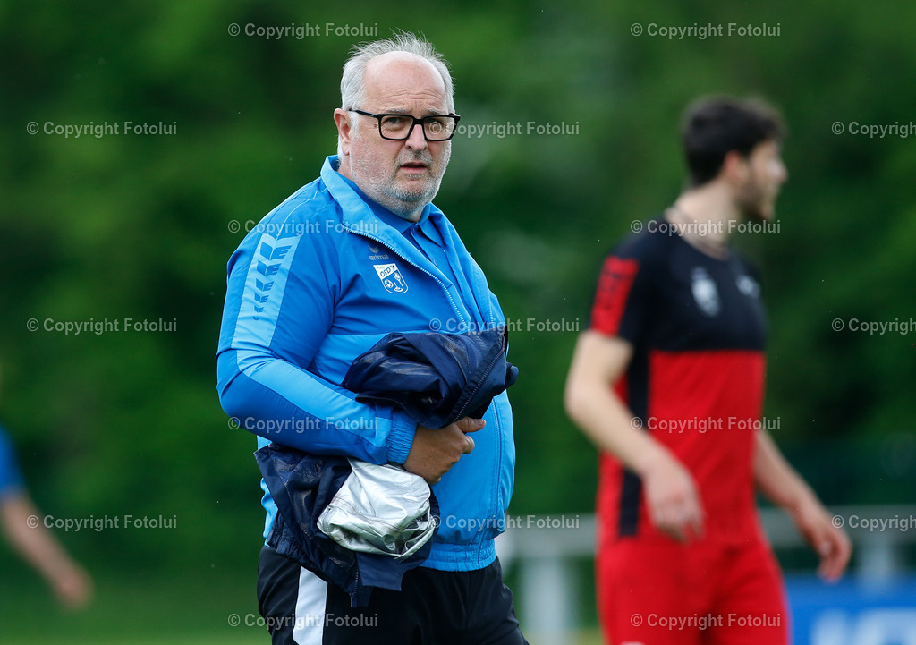 A_LUI_03052025_0002 | SPORT FUSSBALL LL.OST ASKOE OEDT 1B-USV ST.ULRICH 03.05.2025IM BILD: TRAINER HERBERT PANHOLZER (OEDT1B) UND (ST.ULRICH)FOTO:FOTOLUI