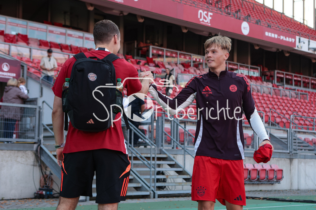 1. FC Nürnberg II - FC Bayern Amateure | Im Bild Samuel UNSOELD (FCB #13) vor der Partie in Nuernberg
