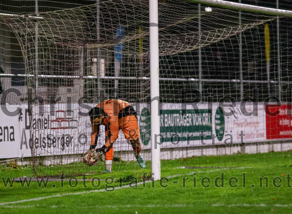 2023-11-17_080_FC_Schwaig_gegen_SpVgg_Feldmoching | Oberding, Deutschland, 17.11.2023:
Fußball, Landesliga Südost 2023 / 2024, 21. Spieltag, FC Schwaig gegen SpVgg Feldmoching, Endergebnis: 1:1

Torwart Semih Cakmakci (SpVgg Feldmoching, #1)

Foto: Christian Riedel / fotografie-riedel.net