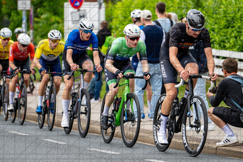 Großer Preis von Buchholz | Rennen UCI-Sportgruppe CT und Elite Amateure | Buchholz in der Nordheide, Deutschland, 29.05.25: Großer Preis von Buchholz | Rennen UCI-Sportgruppe CT und Elite AmateureCREDIT:www.bullenfotos.de, Martin König, Hörner Weg 40, D-49078 Osnabrück, +4917663732967Nutzung und Weitergabe nur zu den vereinbarten Zwecken. Presseanfragen an Ersteller. Alle Rechte beim Ersteller. Honorierung nach MFM. - Realisiert mit Pictrs.com