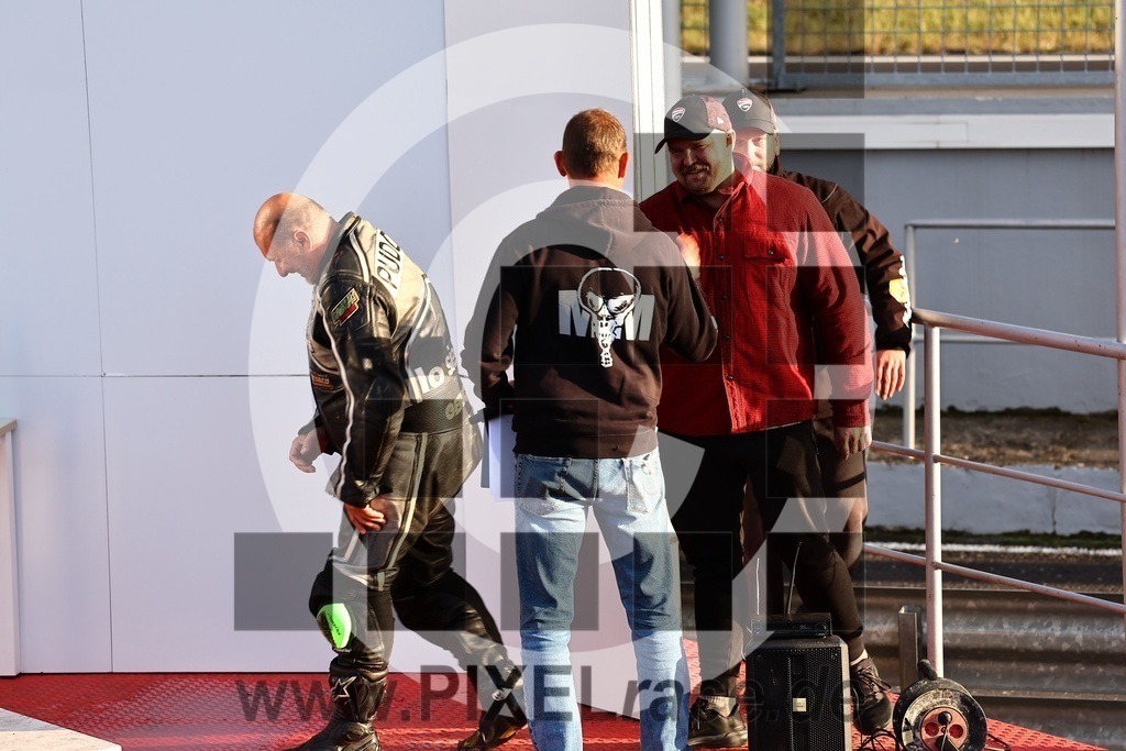 social-20250823_08024 | Schöne Erinnerungen an spannende Momente - das festzuhalten ist unser Job. PIXELrace.de ist seit 2003 auf den Rennstrecken Europas unterwegs um die Action draußen beim Fahren und die wunderbare Stimmung imm Fahrerlager für euch einzufangen.
