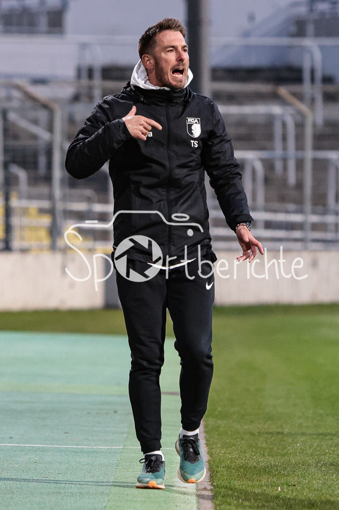 FC Bayern Amateure - FC Augsburg II | FCA Trainer Tobias STROBL in Aktion / Freisteller / Einzelfoto
