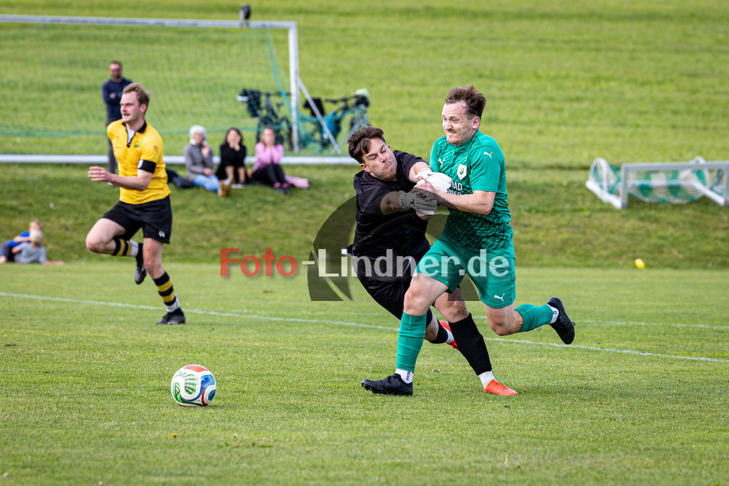 SV Haunshofen gegen TSV Perchting-Hadorf | Fußball Herren A-Klasse Gruppe 5 Zugspitze 2025/26 24. Spieltag, SV Haunshofen gegen TSV Perchting-Hadorf, 20260517,Faulspiel, Faul, Torwart, rote Karte,2026-05-17 in 82407 Haunshofen (Rasenplatz 1, Hauptstraße 60), Fidel HOPFENSPERGER (TSV Perchting-Hadorf Torwart 1), Christian SCHUSTER (SV Haunshofen 10)Copyright: WolfgangxLindner www.foto-lindner.de