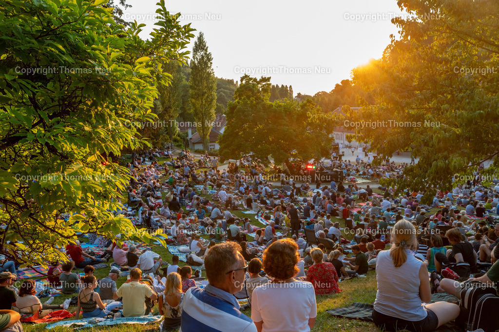 DSC_1380 | Der Staatspark Fürstenlager in Bensheim Auerbach, an der hessischen Bergstraße- ist ein wunderschöner Landschaftspark nach englischen Vorbild. Es war die Sommerresidenz der Darmstädter Fürstenfamilie die hier das "einfache Landleben" genossen. Zu jeder Jahreszeit kann man das Fürstenlager als Ausflugsziel empfehlen. Im Herrenhaus ist eine Gastronomie untergebracht. Im Sommer findet auf der Bühne vor der großen Wiese ein Opern-Air statt, 