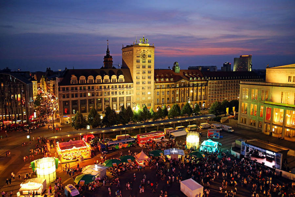 Bildlexikon Leipzig - Augustusplatz | Das Team hinter BILDLEXIKON LEIPZIG bündelt historische wie aktuelle Informationen über die Stadt Leipzig in Text und Bild auf einer Plattform und stellt diese der interessierten Öffentlichkeit zur Verfügung.