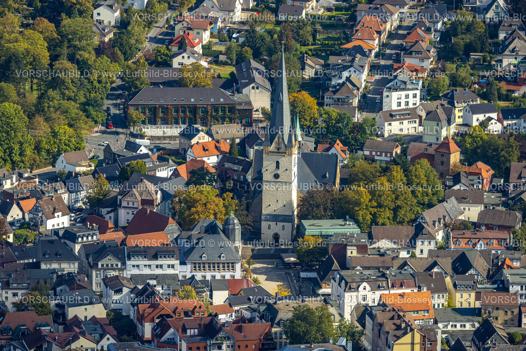 Menden220901355 | Luftbild, kath. Kirche St. Vincenz, Altstadt, Menden, Ruhrgebiet, Nordrhein-Westfalen, Deutschland