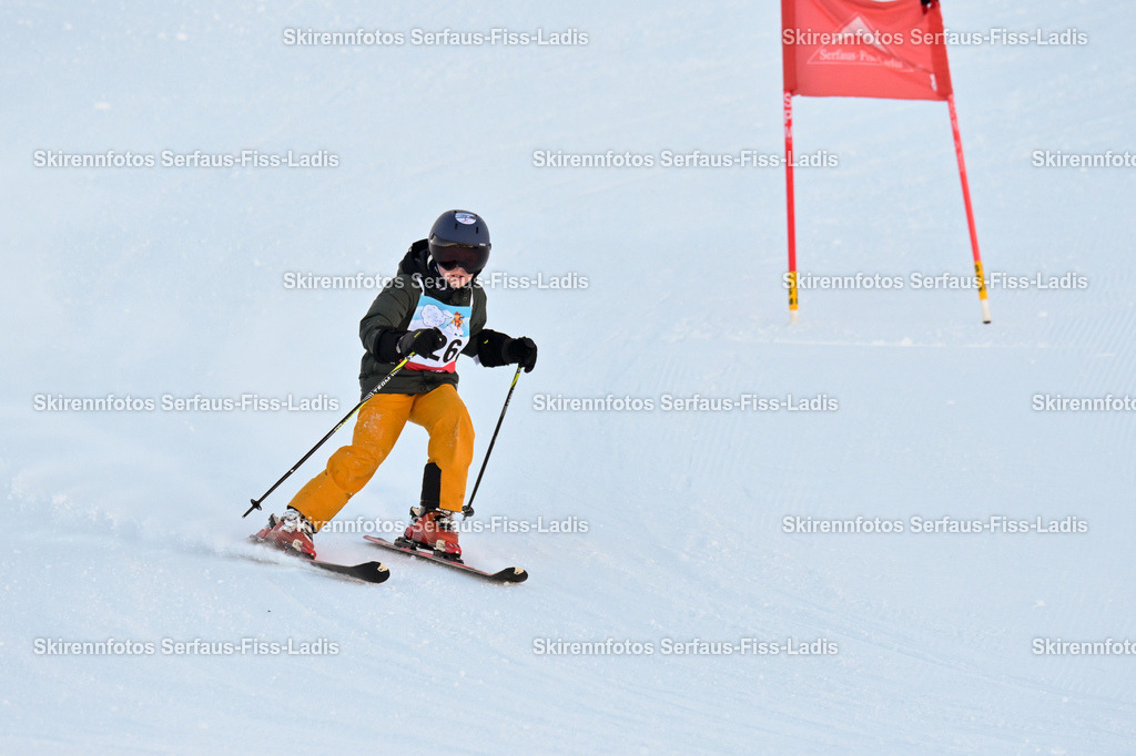 SRF_25.12.2025_0085 | Skirennfotos,Serfaus,Fiss,Ladis,Kinderskirennen,Winter,Tirol,Oberland,skirace,SFL,feelfree,weil wir's genießen,ski,Ski,skifahren,Sonnenplateau, - Realisiert mit Pictrs.com