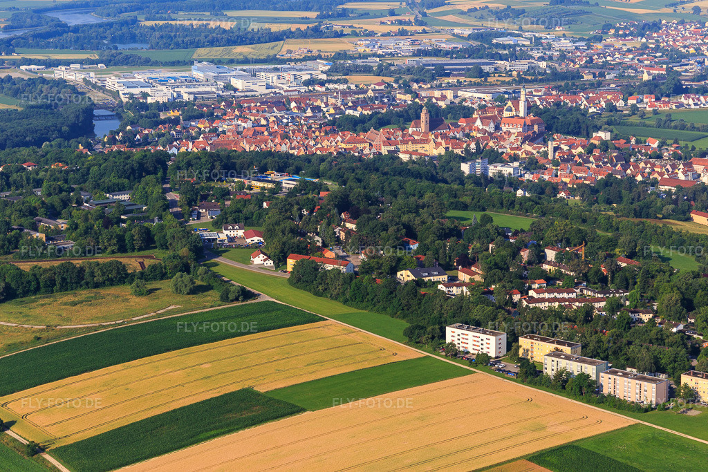 Luftbild: Altstadtansicht aus Nordosten in Donauwörth im Bundesland Bayern in Deutschland. Foto: IMG_101762.jpg vom 08.07.2017 durch Werner Riehm/FLY-FOTO.de