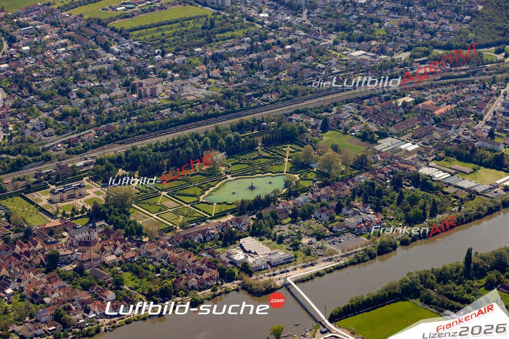 Das Luftbild zeigt : Schloss Veitshöchheim - Die Luftaufnahme wurde 2024 vom UL-Flugzeug aus erstellt ( keine Drohne ) - Hochauflösende Luftaufnahme - Für grossformatige Ausdrucke geeignet. Die Geschenkidee !Mit Lizenz und Bildrechte bestellbar