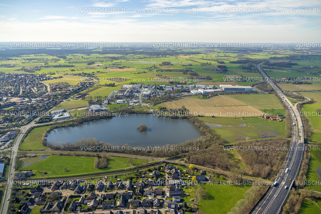 Hamminkeln240311553 | Luftbild, Weikensee an der Autobahn A3 mit Anschlussstelle Hamminkeln,, Gewerbegebiet Kesseldorfer Rott mit Bonita Outlet, Wiesen und Felder mit Fernsicht, Hamminkeln, Nordrhein-Westfalen, Deutschland