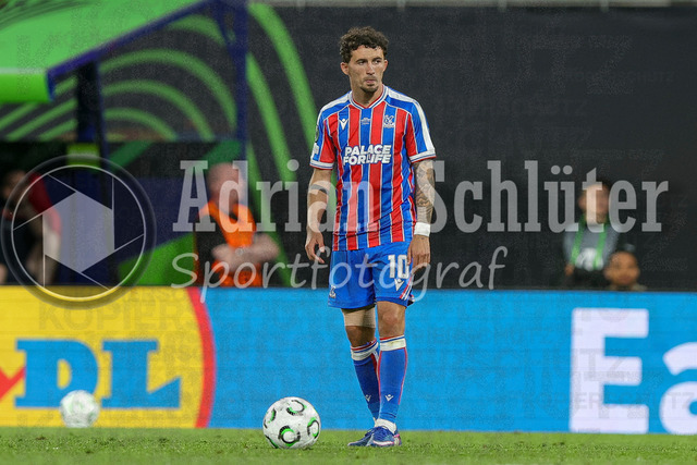 27.05.2026, EUR, Fussball, Herren, Conference League Finale, Saison 2025/2026, Crytsal Palace F.C. - Rayo Vallecano de Madrid | Yeremy Pino (Crystal Palace, 10) in Aktion am Ball, Einzelaktion