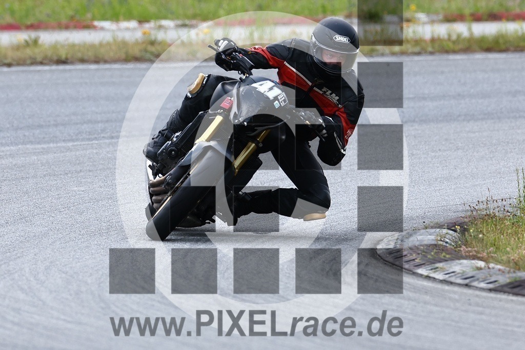 0041-20240803_01903 | Schöne Erinnerungen an spannende Momente - das festzuhalten ist unser Job. PIXELrace.de ist seit 2003 auf den Rennstrecken Europas unterwegs um die Action draußen beim Fahren und die wunderbare Stimmung imm Fahrerlager für euch einzufangen.