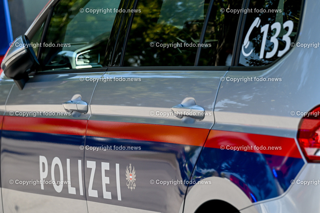 Feuerwehreinsatz Amoniakaustritt Handlbauer_ 10.09.2023-7 | 10.09.2023, Linz, AUT, Feuerwehreinsatz Amoniakaustritt Handlbauer, im Bild Polizei, Polizeiauto, Symbolbild, Fearture