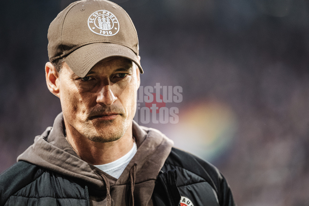 Fußball | Männer | Saison 2025/2026  | Fußball-Bundesliga | 30. Spieltag | FC St. Pauli vs. 1. FC Köln | 17.04.2026 | Alexander Blessin (Trainer, FC St. Pauli)