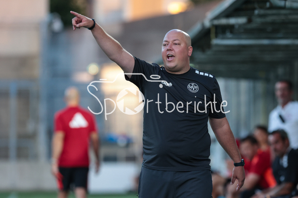 FC Bayern Amateure - SpVgg Bayreuth | Bayreuth Trainer Lukas KLING in Aktion / Freisteller / Einzelfoto