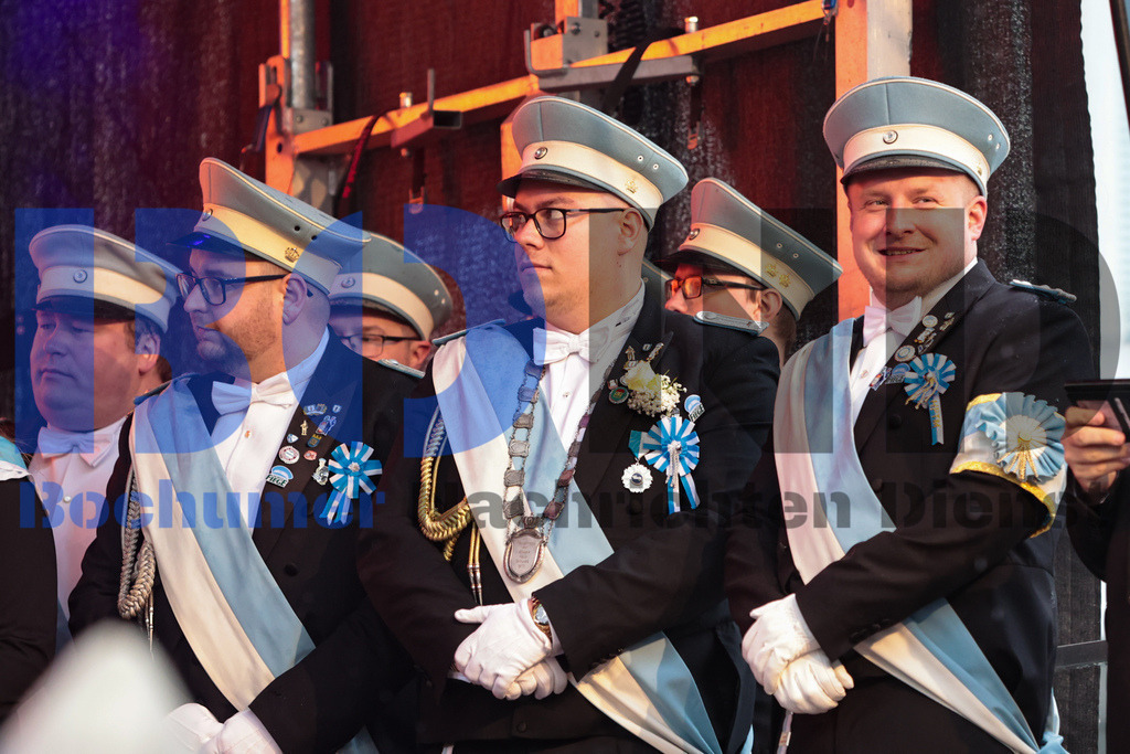 JEM_ZAPMAI20250424-10 | bond - Realisiert mit Pictrs.com