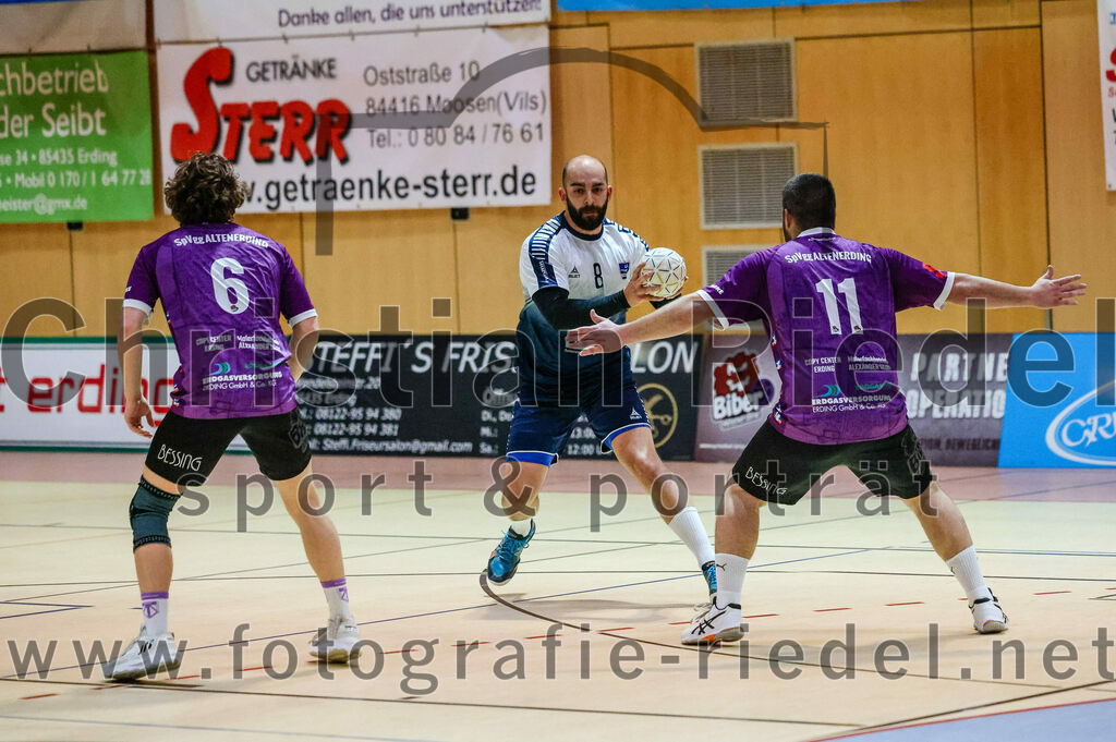 2023-11-11_064_SpVgg_Altenerding_gegen_HC_Donau-Paar | Erding, Deutschland, 11.11.2023:
Handball, Bezirksoberliga Männer 2023 / 2024, 7. Spieltag, SpVgg Altenerding gegen HC Donau/Paar, Endergebnis: 44:32

Jabob Köhler (SpVgg Altenerding, #6), Dariush Fardanesh (HC Donau/Paar, #8), Christian Loris (SpVgg Altenerding, #11)

Foto: Christian Riedel / fotografie-riedel.net