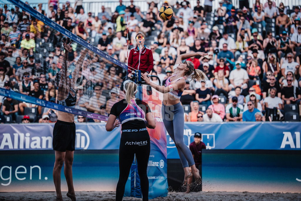 Beachvolleyball | Frauen | Deutsche Meisterschaften 2025 Timmendorfer Strand | 05.09.2025 | Anna-Chiara Reformat beim Aufschlag