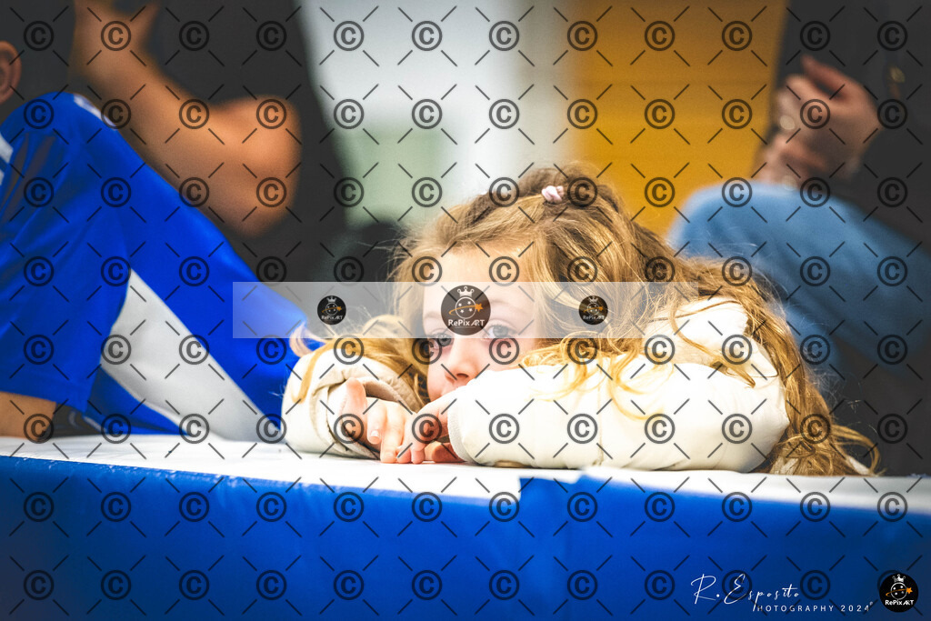 20241130_FCR-Hallenturnier-E_013 | Sport und Naturfotografie von Roberto Esposito zeigt echte Momente Bewegung und die Schönheit der Natur. Ausdrucksstarke Bilder schaffen Emotionen.