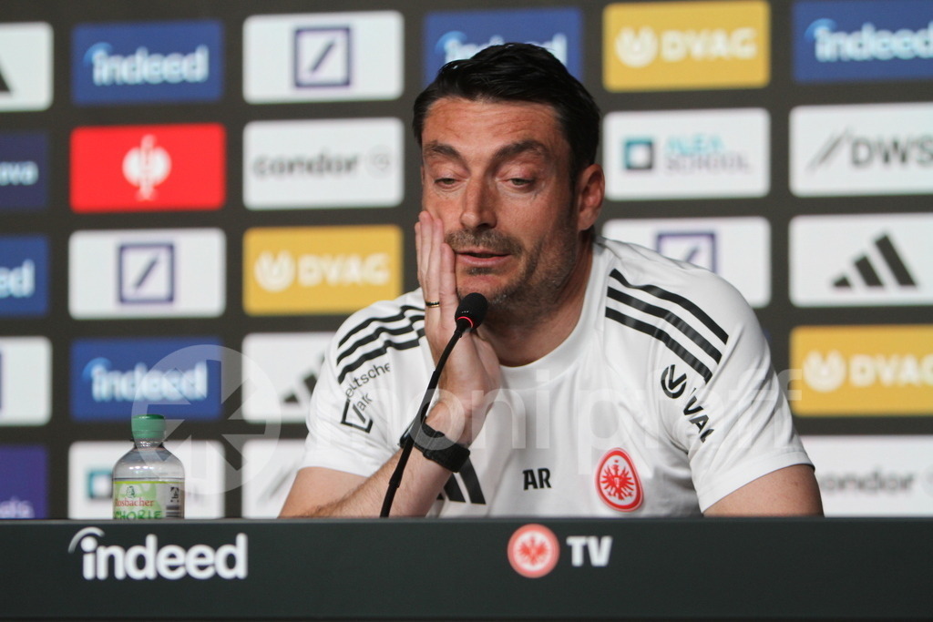 Albert Riera | Ex-Trainer von Eintracht Frankfurt - Realisiert mit Pictrs.com