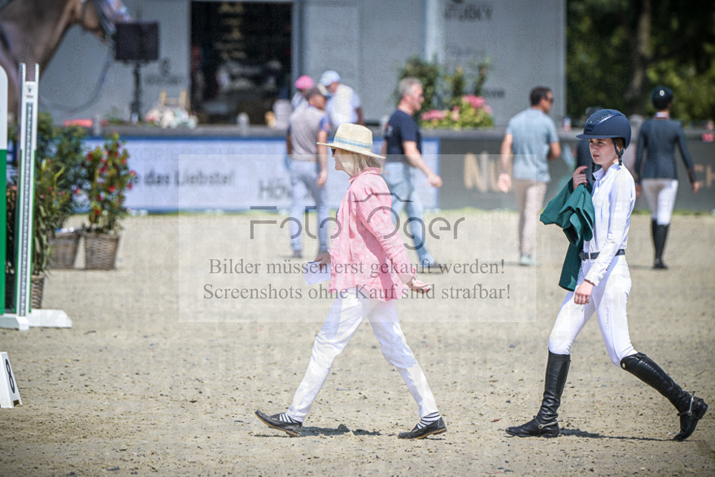 DOS_4867 | Entdecke hochwertige Reitturnierfotos von Foto Oger. Professionell, emotional und authentisch – jetzt Lieblingsmomente im Shop bestellen.Deutschlandweite Turnierfotografie. - Realisiert mit Pictrs.com