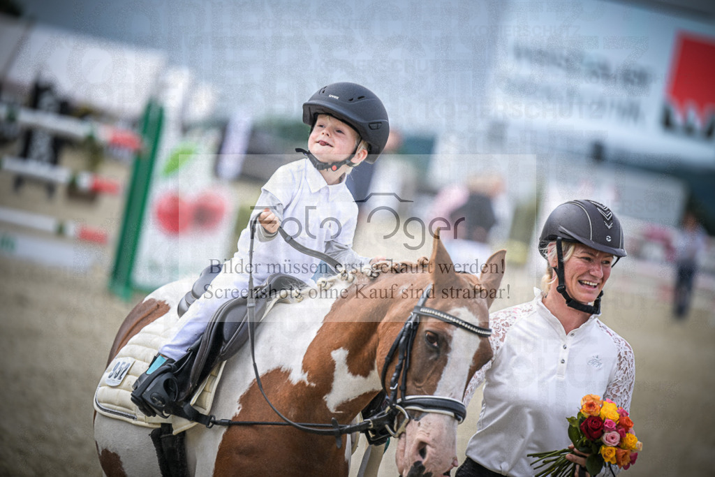 DOS_0552 | Entdecke hochwertige Reitturnierfotos von Foto Oger. Professionell, emotional und authentisch – jetzt Lieblingsmomente im Shop bestellen.Deutschlandweite Turnierfotografie. - Realisiert mit Pictrs.com