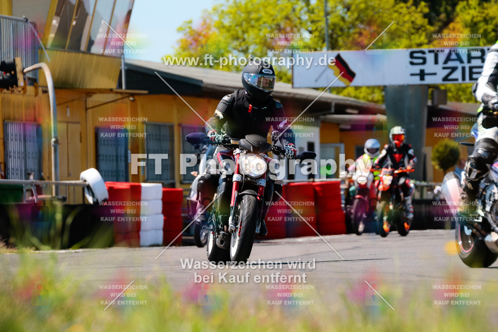 Moto-TeamOBK-22309 | Hier findet Ihr Bilder von Touristenfahrten auf der Nürburgring Nordschleife oder von anderen Veranstaltungen die ich besucht habe. Viel Spass beim Durch Schauen 