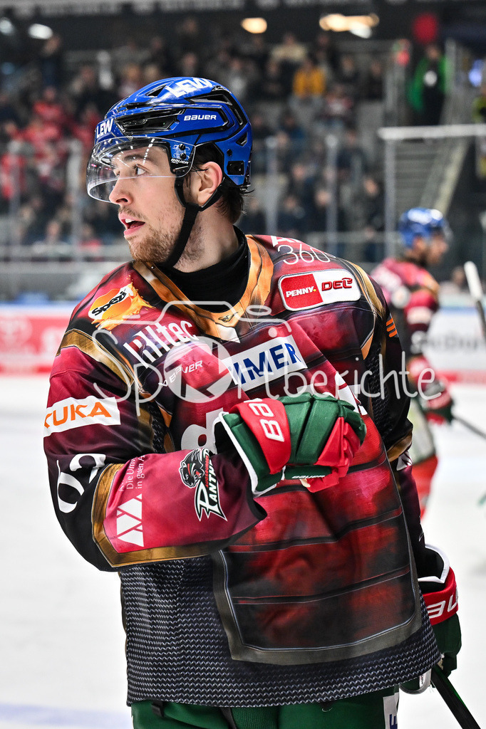 Augsburger Panther - Dresdner Eislöwen | AUGSBURG, DEUTSCHLAND - 06. MÄRZ: Jubel der Augsburger nach dem Treffer zum 2-2 durch Thomas SCHEMITSCH (Augsburger Panther 62) / Tor / Torschuetze / Freude / Happy / während dem Match zwischen den Augsburger Panthern und den Dresdner Eislöwen am 49. Spieltag der Penny DEL im Curt Frenzel Stadion