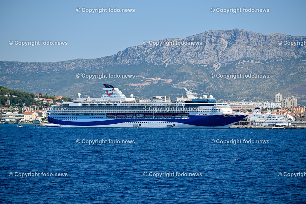 Kroatien_ Split_ 21.07.2025-10 | 21.07.2025, Kroatien, HRV, Split, Hafen, im Bild Themenbild, Stadtansichten, Schiff, Kreuzfahrtschiff, TUI, Hafen, Anker, Meer, Adria, Touristen, Tourismus, Feature, SymbolbildSplit zweitgroesste Stadt Kroatiens. Die Stadt ist Verwaltungssitz der Gespanschaft Split-Dalmatien 