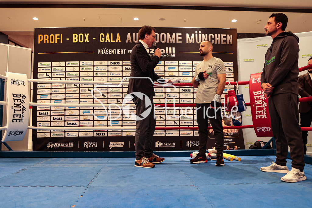 Profi - Box - Gala / Show Training | Ben Burkhardt TIEDT, Shefat ISUFI sein Trainer Andreas SELAK