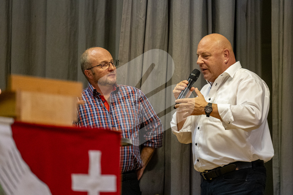 SKE100J_4807 | Die Schwinger des Schwyzer Kantonalen Schwingerverbandes: Fotos, die Dynamik und Leidenschaft festhalten, sowie emotionale Momente aus dem traditionellen Schwingsport zeigen. - Realisiert mit Pictrs.com