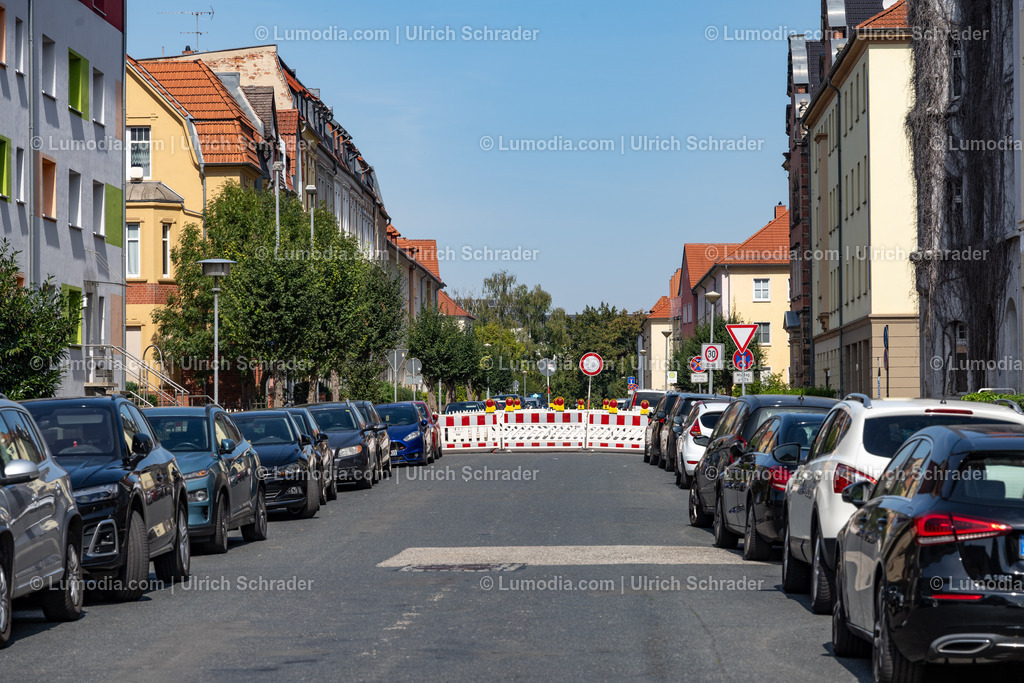 10049-14182 - Baustelle Friedenstraße | Stockfoto und Bilderpool mit Bildmaterial aus Deutschland, dem Harz, Halberstadt, Quedlinburg, Wernigerode und weltweit. Qualitativ hochwertige und professionelle Fotos anschauen und kaufen. - Realisiert mit Pictrs.com