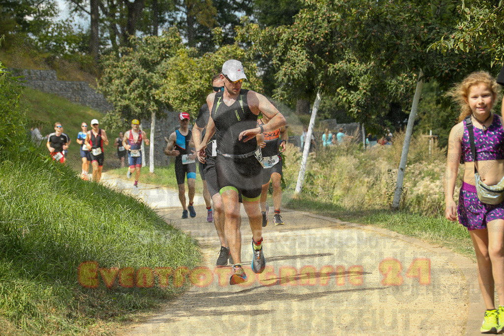 250824_1342_EX1_3278 | Sportfotografie im Rhein-Sieg Kreis, Köln, Bonn, NRW, Rheinland Pfalz, Hessen, etc. Unser Tätigkeitsfeld umfasst den Laufsport vom Volkslauf über den Marathon, Duathlon, Triathon bis zum Ultralauf wie Kölnpfad Ultra oder Schindertrail.