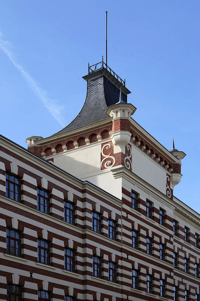 Foto: Leipzig - Buntgarnwerke - Turmhaube | Das Team hinter BILDLEXIKON LEIPZIG bündelt historische wie aktuelle Informationen über die Stadt Leipzig in Text und Bild auf einer Plattform und stellt diese der interessierten Öffentlichkeit zur Verfügung.