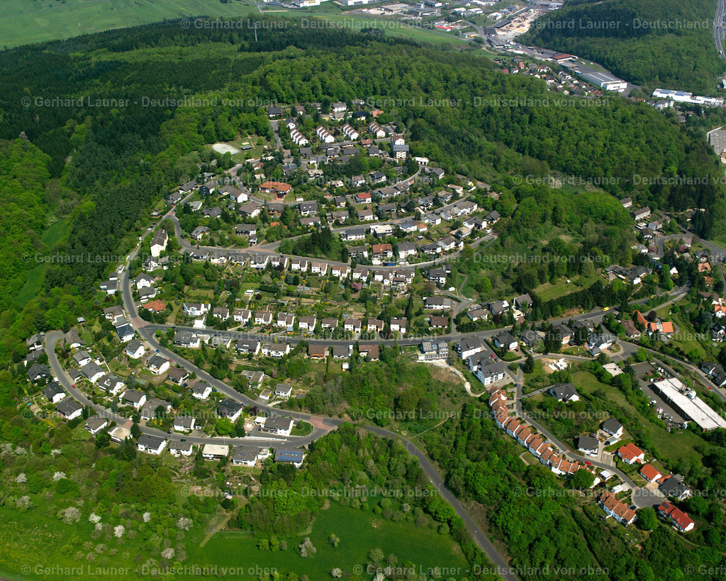 2610115 | SECHSHELDEN 09.06.2006 Ortsansicht der Straßen und Häuser der Wohngebiete in Sechshelden im Bundesland Hessen, Deutschland // Town View of the streets and houses of the residential areas in Sechshelden in the state Hesse, Germany Foto: Gerhard Launer