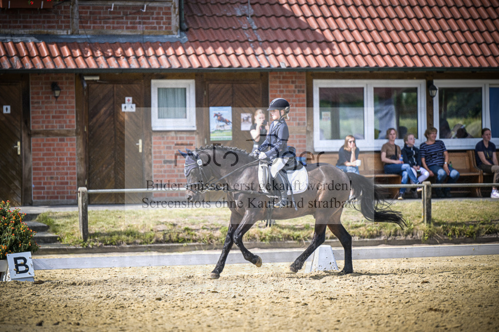 DOS_8680 | Entdecke hochwertige Reitturnierfotos von Foto Oger. Professionell, emotional und authentisch – jetzt Lieblingsmomente im Shop bestellen.Deutschlandweite Turnierfotografie. - Realisiert mit Pictrs.com