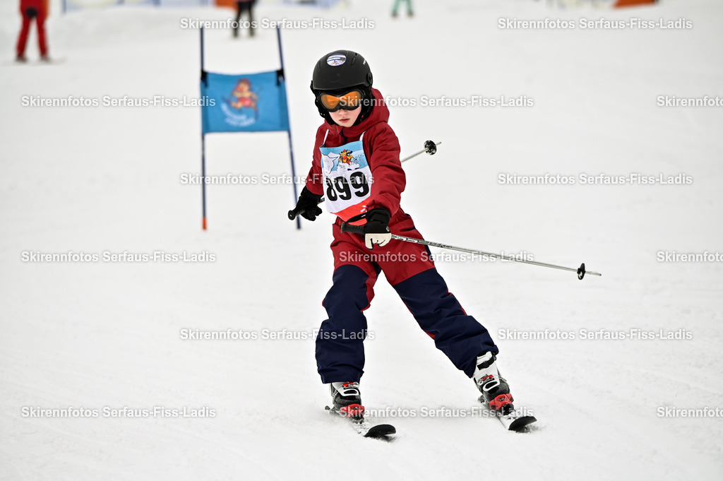 SRF_20.02.2026_1171 | Skirennfotos,Serfaus,Fiss,Ladis,Kinderskirennen,Winter,Tirol,Oberland,skirace,SFL,feelfree,weil wir's genießen,ski,Ski,skifahren,Sonnenplateau, - Realisiert mit Pictrs.com