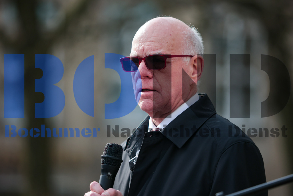 Brandmauer 2024 vor dem Rathaus der Stadt Bochum {date} -  | {headline}



(Foto: Sebastian Sendlak / BOND)

 - Realisiert mit Pictrs.com