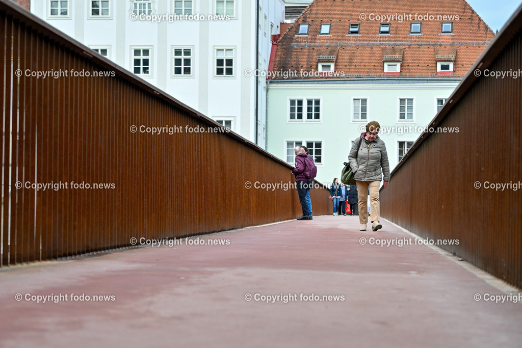 Steyr_ Ennssteg_ 21.03.2024-8 | 21.03.2024, Steyr, AUT, Steyr, im Bild Ennssteg, Enns, Fluss, Uebergang, Bruecke, Fussgaenger, Feature, Symbolbild