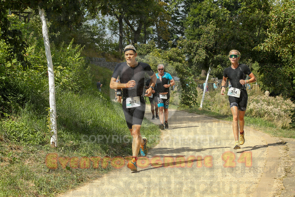 250824_1338_EX1_3051 | Sportfotografie im Rhein-Sieg Kreis, Köln, Bonn, NRW, Rheinland Pfalz, Hessen, etc. Unser Tätigkeitsfeld umfasst den Laufsport vom Volkslauf über den Marathon, Duathlon, Triathon bis zum Ultralauf wie Kölnpfad Ultra oder Schindertrail.
