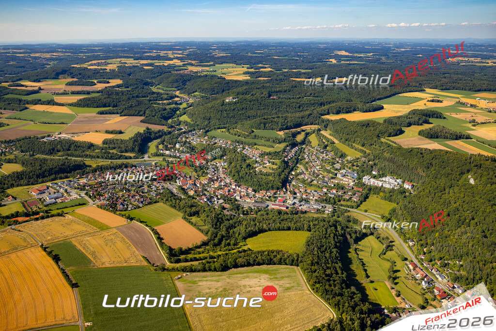 Das Luftbild zeigt :  Heiligenstadt in Oberfranken - Die Luftaufnahme wurde 2024 vom UL-Flugzeug aus erstellt ( keine Drohne ) - Hochauflösende Luftaufnahme - Für grossformatige Ausdrucke geeignet. Die Geschenkidee !Mit Lizenz und Bildrechte bestellbar