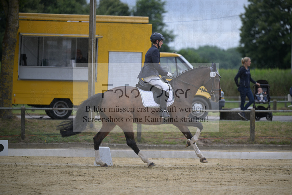 DOS_7631 | Entdecke hochwertige Reitturnierfotos von Foto Oger. Professionell, emotional und authentisch – jetzt Lieblingsmomente im Shop bestellen.Deutschlandweite Turnierfotografie. - Realisiert mit Pictrs.com